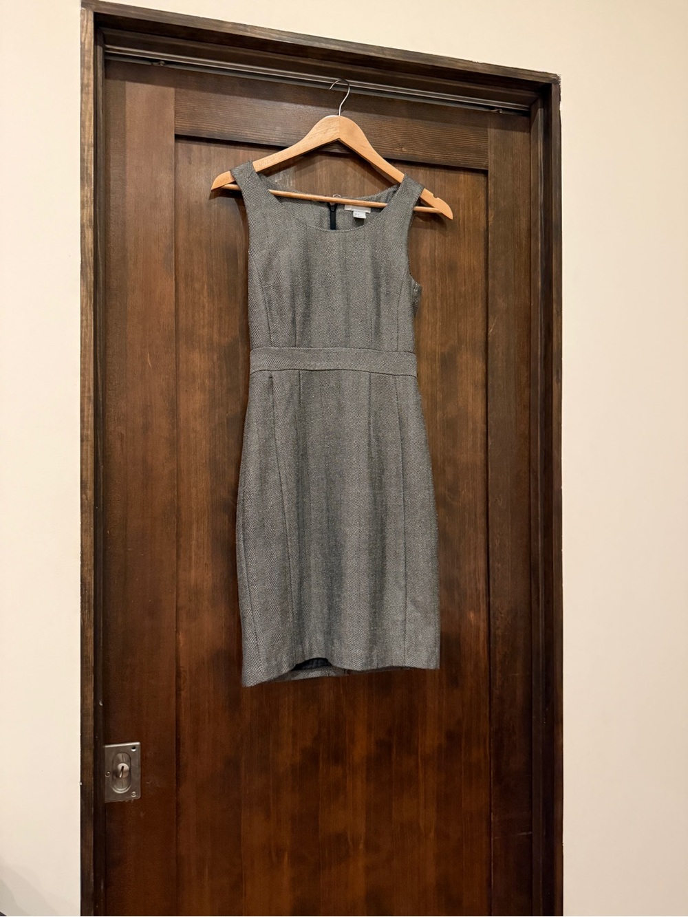 H&M Sleeveless Sheath Dress in Gray